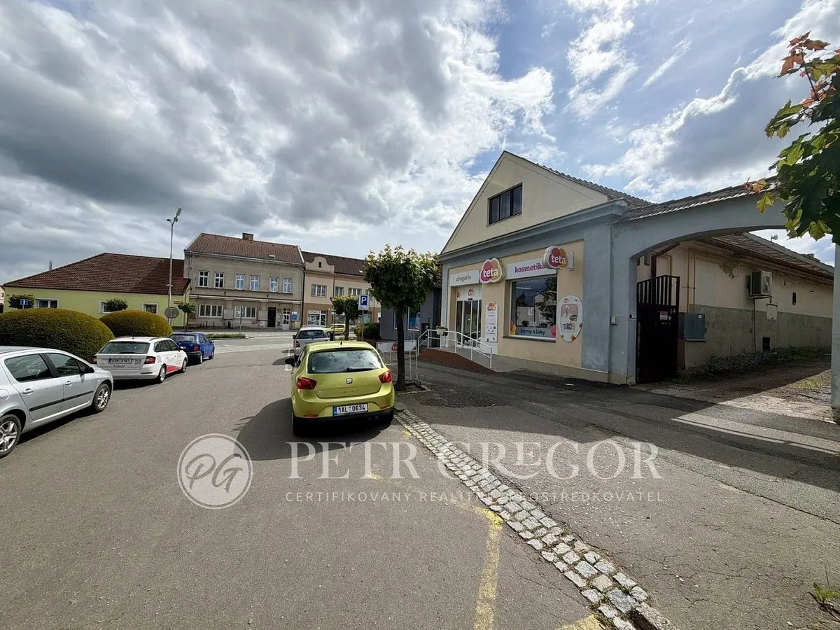 Pronájem komerčního prostoru 270 m², Masarykovo nám. · Pečky