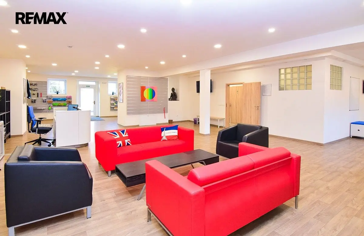 Pronájem komerčního prostoru 380 m², Na Návsi · Úhonice