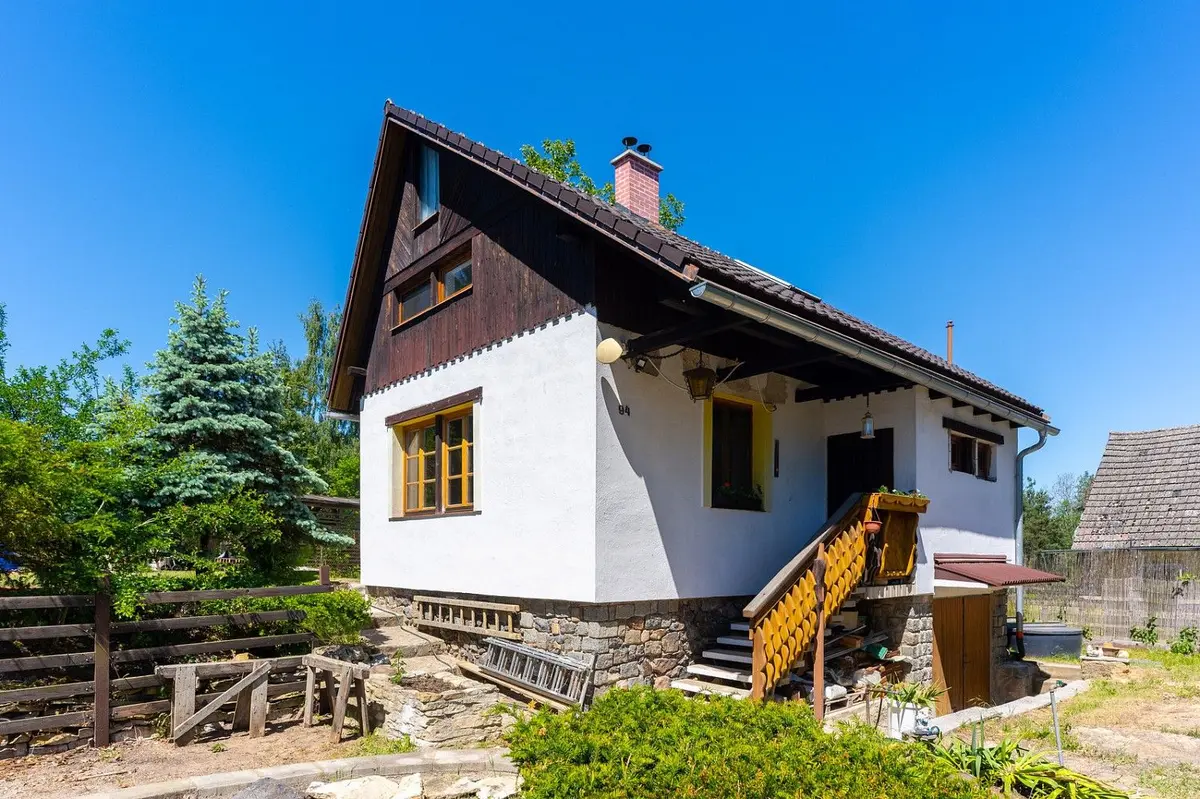 Prodej nemovitosti 84 m², Jestřebice u Kokořína · Dobřeň