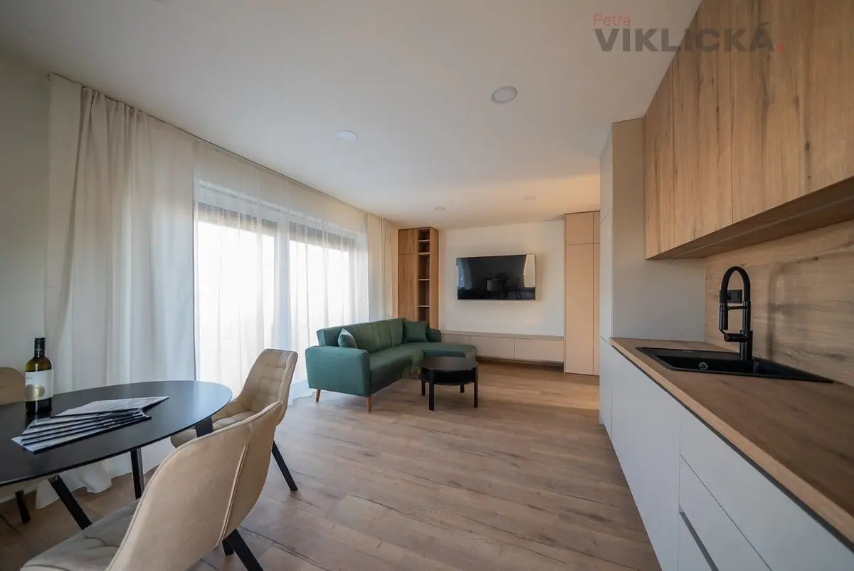 Prodej komerčního prostoru 63 m², Dlážděná · Zaječí