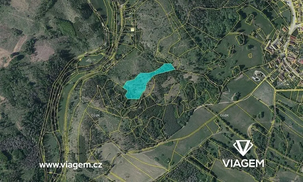 Prodej pozemku 3927 m², Petráveč