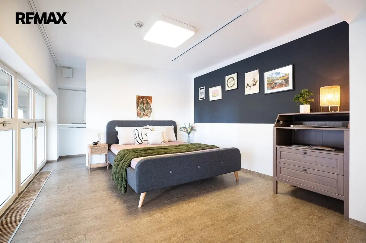 Prodej komerčního prostoru 240 m², Velká skála · Troja