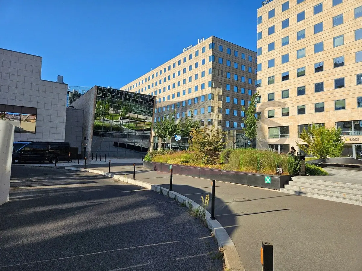 Pronájem komerčního prostoru 135 m², Pobřežní · Karlín