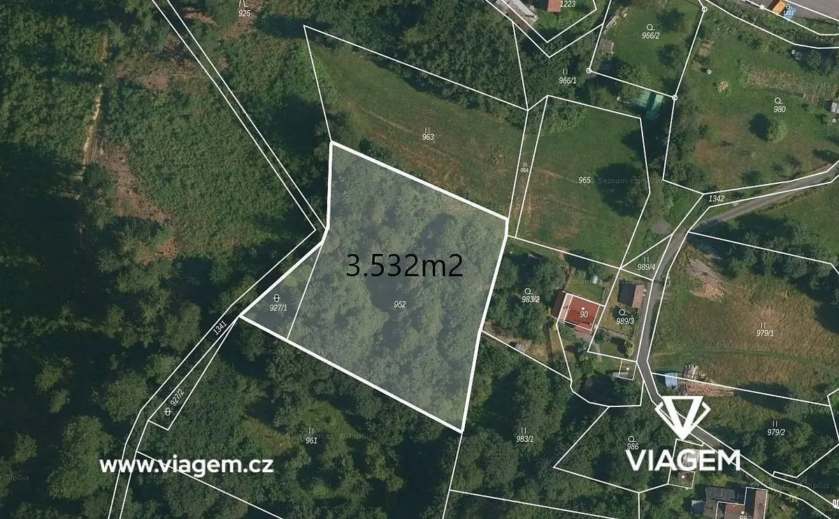 Prodej pozemku 3532 m², Oznice