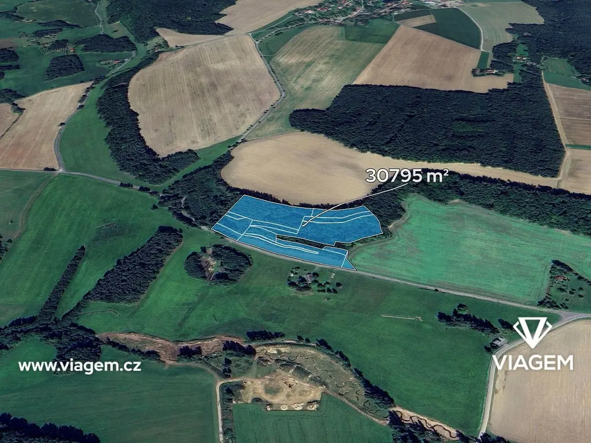 Prodej pozemku 5132 m², Perálec