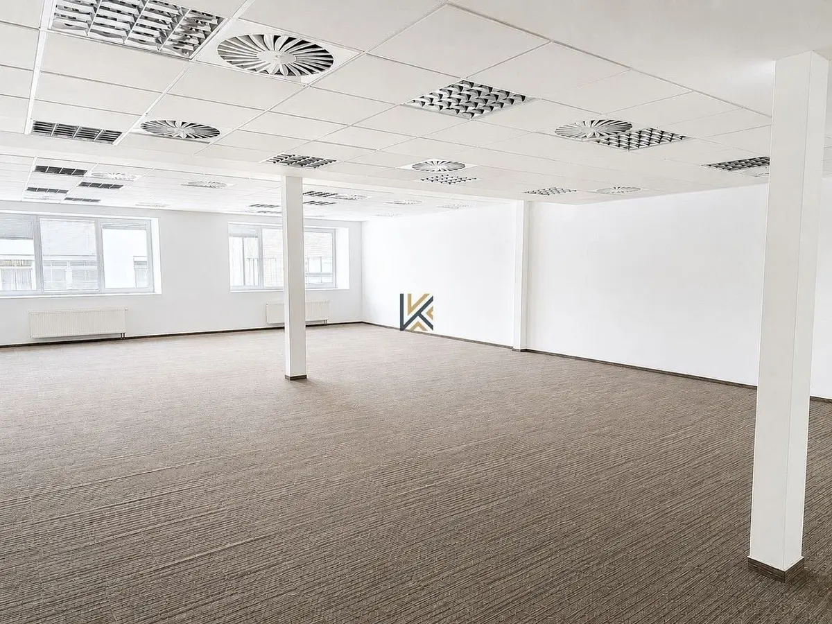 Pronájem komerčního prostoru 155 m², Rozkošného · Smíchov