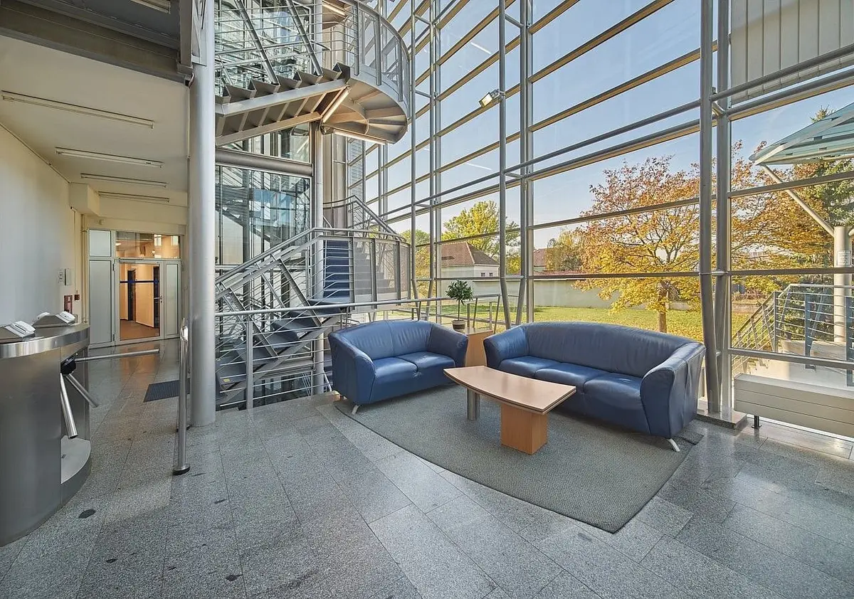 Pronájem komerčního prostoru 628 m², Třebohostická · Strašnice