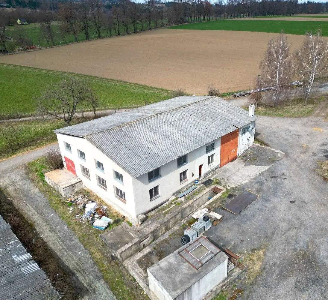 Prodej komerčního prostoru 300 m², Horní Libochová