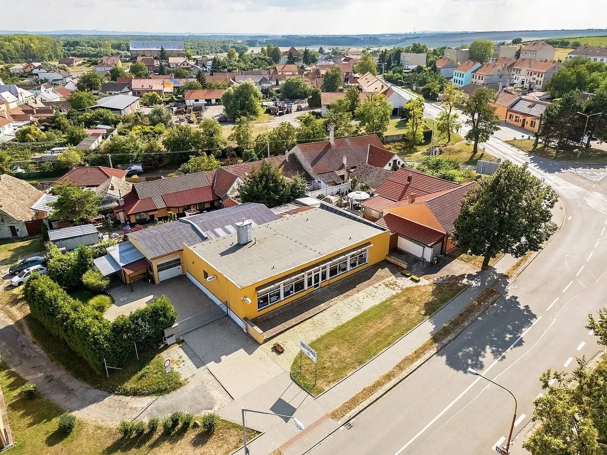 Prodej komerčního prostoru 484 m², Drnholec