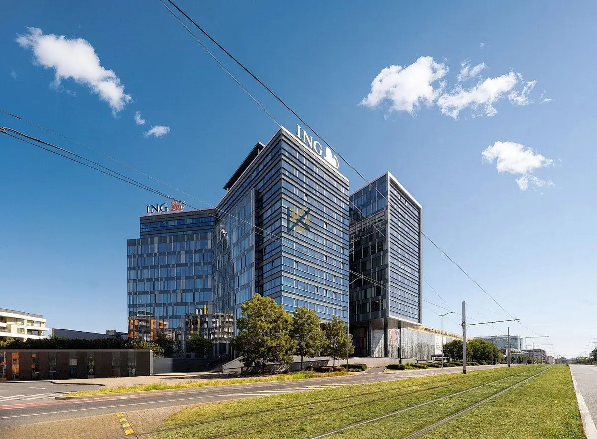 Pronájem komerčního prostoru 548 m², Českomoravská · Libeň