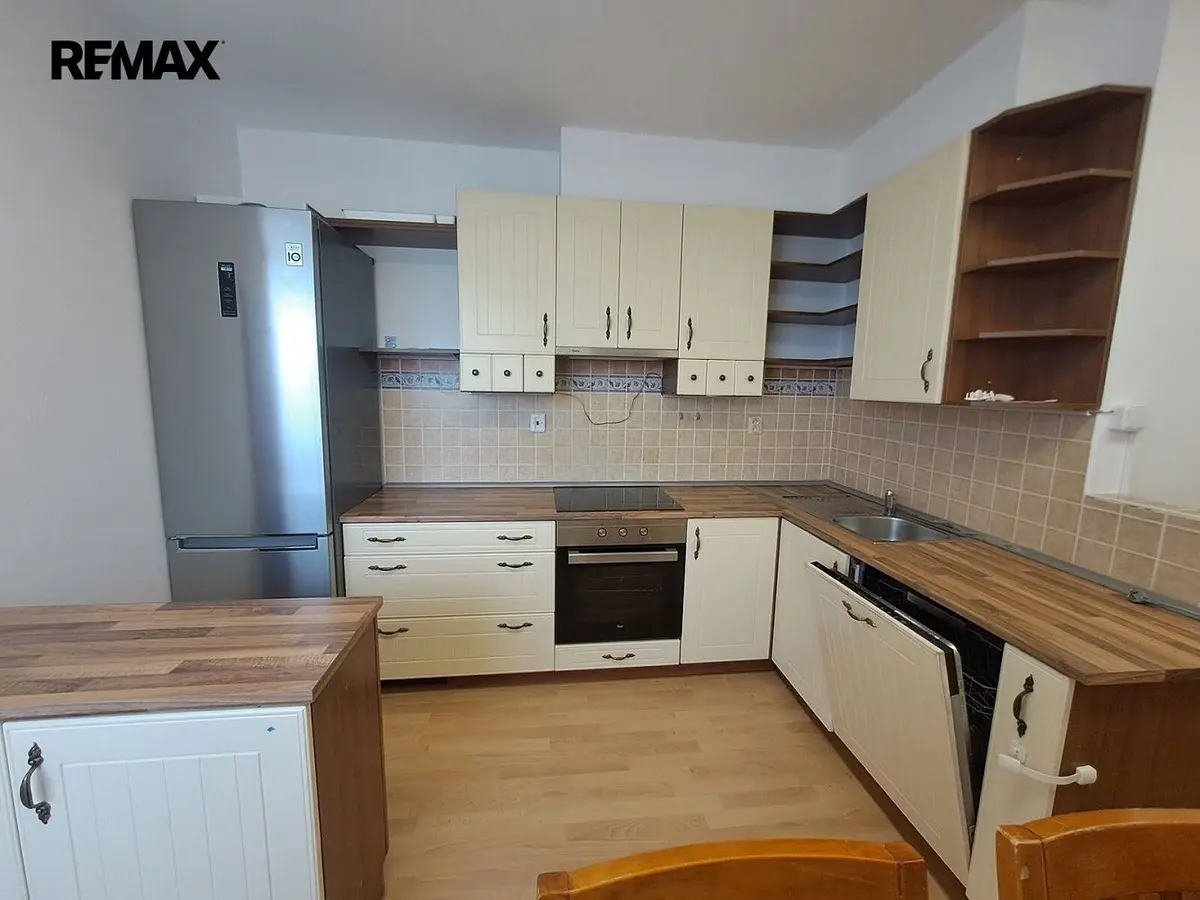 Pronájem bytu 2+1 78 m², Českobrodská · Běchovice