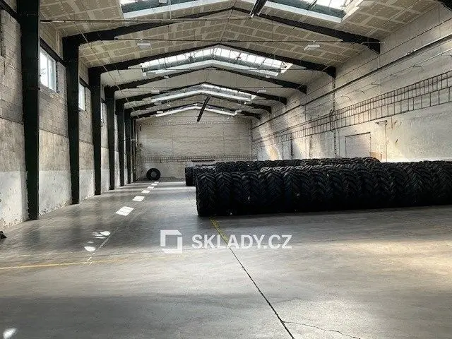 Pronájem komerčního prostoru 1500 m², Bystřany