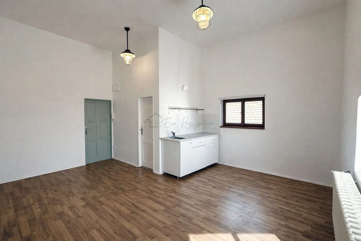 Pronájem bytu 1+kk 25 m², Velké náměstí · Kroměříž