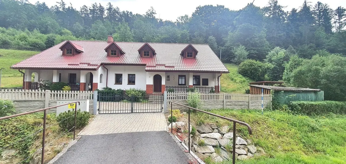 Prodej komerčního prostoru 350 m², Břevenec · Šumvald
