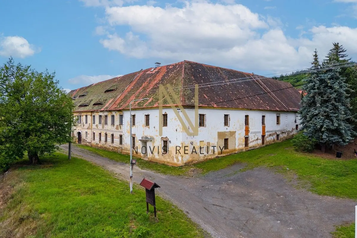 Prodej komerčního prostoru 1400 m², Červené Poříčí