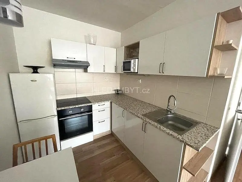 Pronájem bytu 2+kk 42 m², Rembrandtova · Strašnice