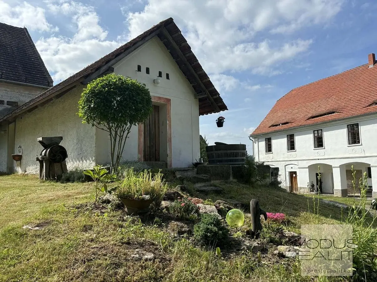 Prodej komerčního prostoru 800 m², Mošnice · Snědovice