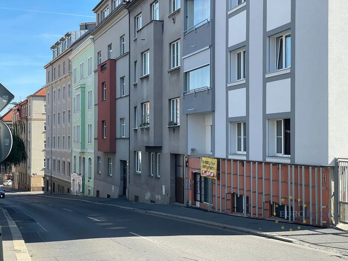 Prodej komerčního prostoru 74 m², Na Jezerce · Nusle