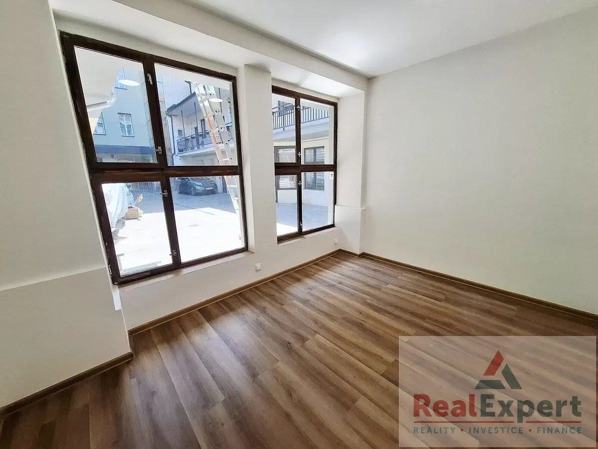 Pronájem komerčního prostoru 70 m², Máchova · Vinohrady