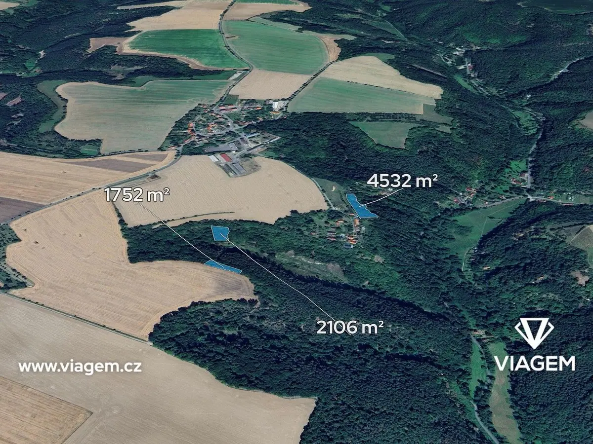 Prodej pozemku 8390 m², Kokořín