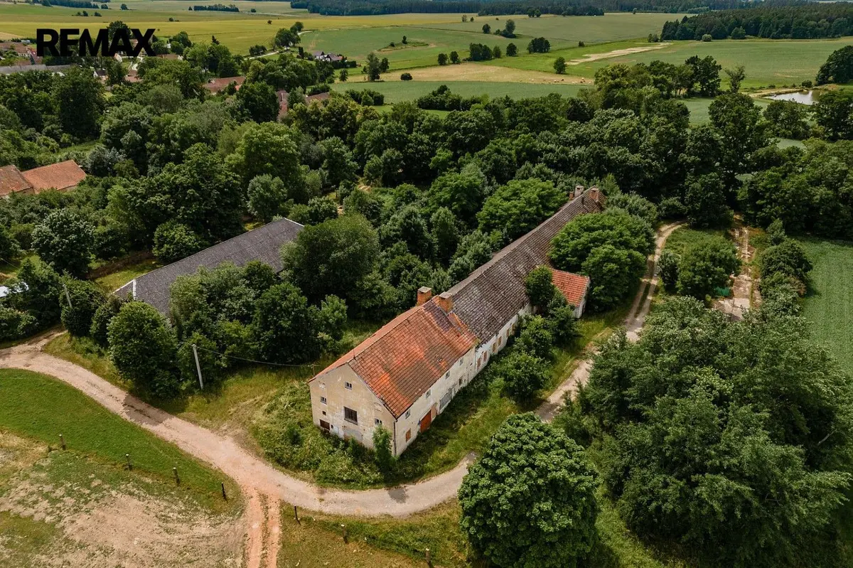 Prodej komerčního prostoru 830 m², Lžín · Dírná