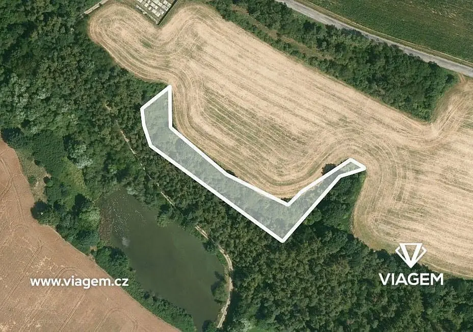 Prodej pozemku 1683 m², Dobříč