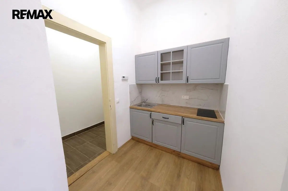 Pronájem bytu 2+kk 35 m², Chlumčanského · Libeň