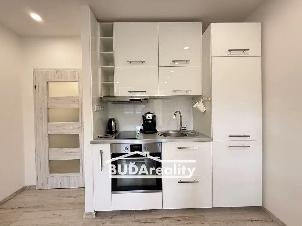 Prodej bytu 1+kk 27 m², Ševcovská · Zlín - centrum · Zlín
