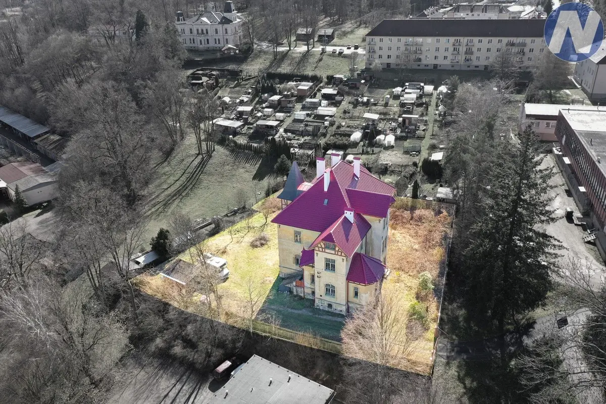 Prodej komerčního prostoru 2001 m², Holoubkov
