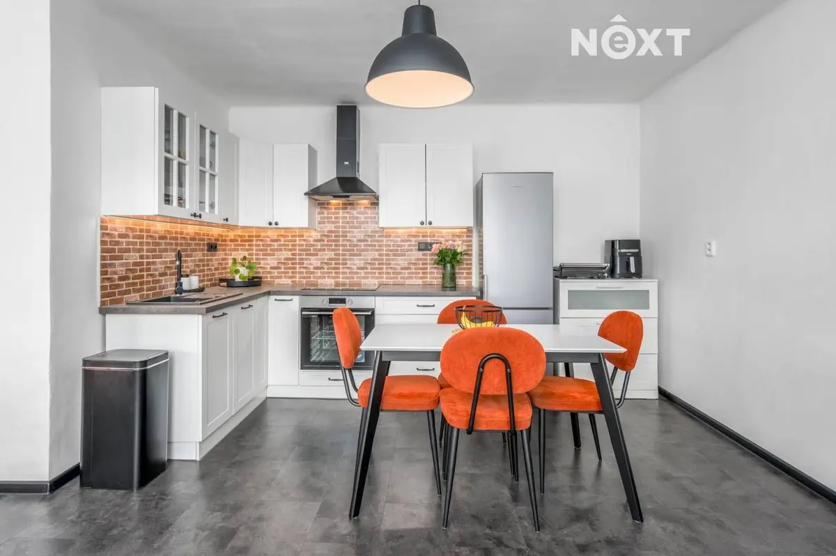 Prodej nemovitosti 250 m², Zvoleněves