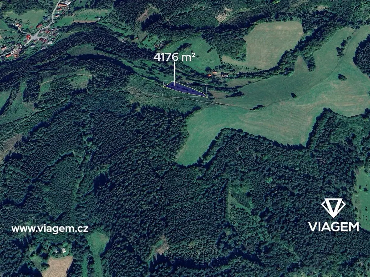Prodej pozemku 464 m², Hovězí