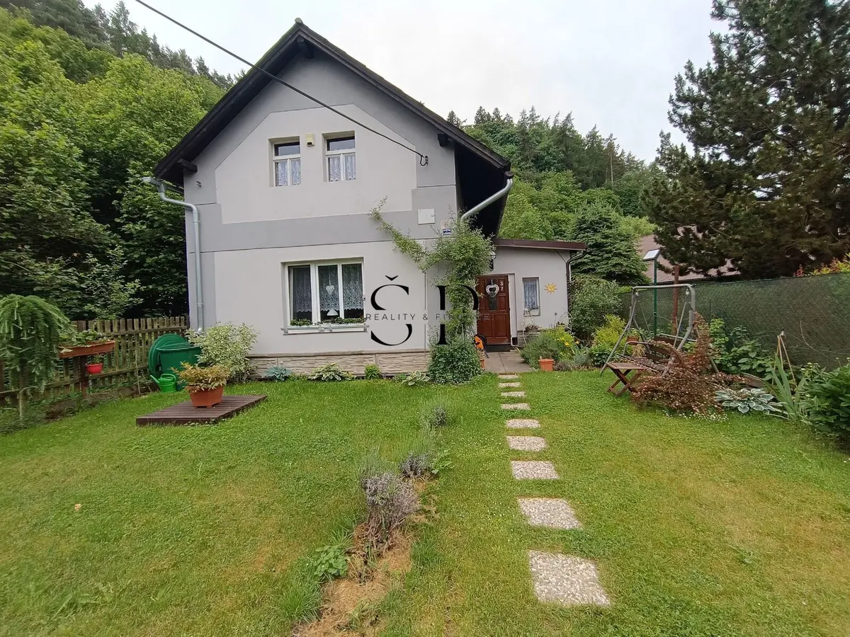 Prodej nemovitosti 240 m², Hlohovičky · Hlohovice