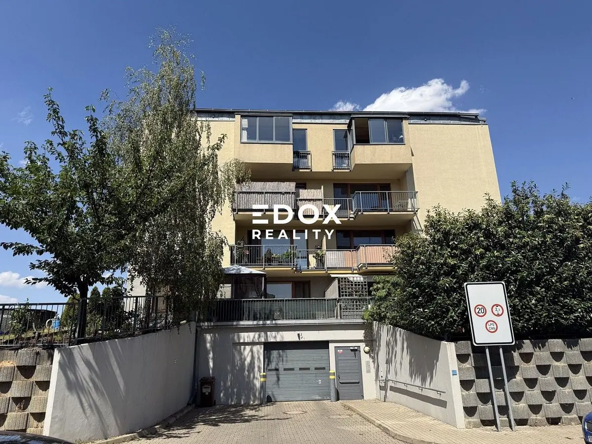 Prodej bytu 1+kk 35 m², Lipovská · Zličín