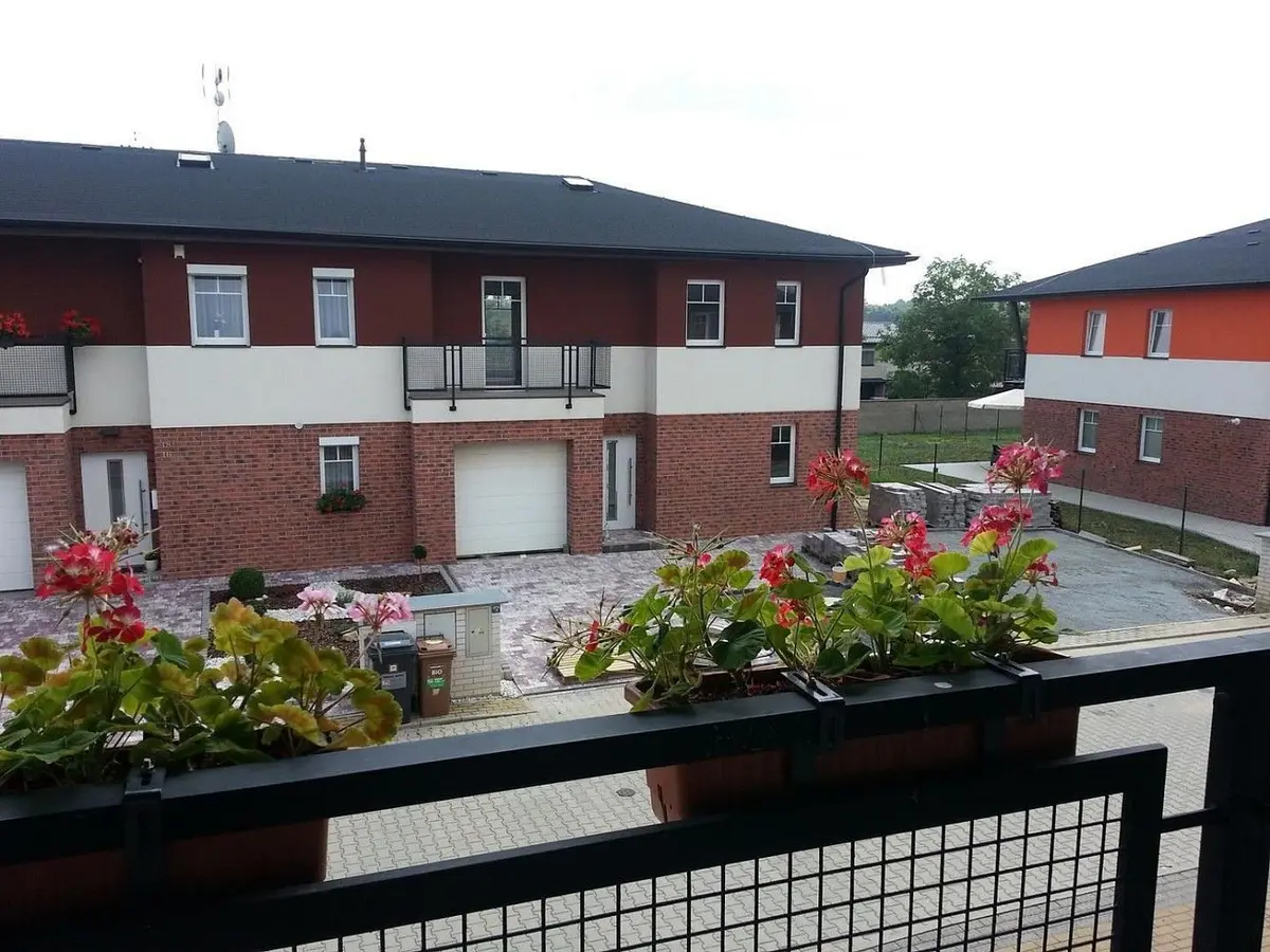 Pronájem domu 160 m², Do podkovy · Hájek u Uhříněvsi