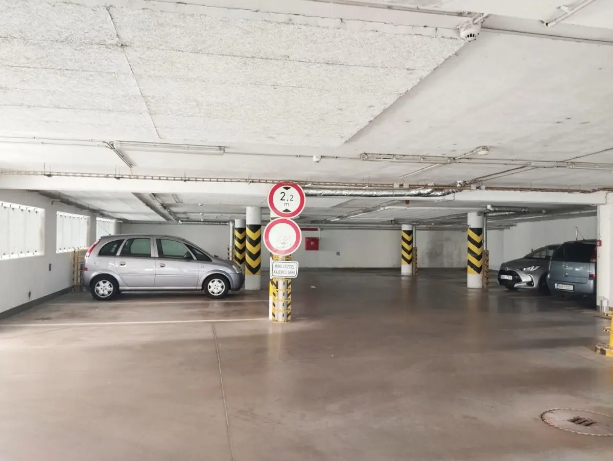 Pronájem nemovitosti 6 m², třída Edvarda Beneše · Moravské Předměstí - sever · Hradec Králové