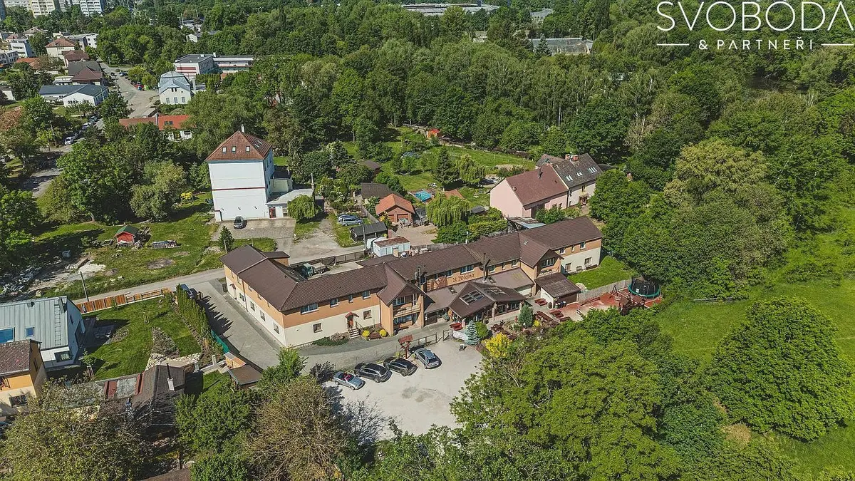 Prodej komerčního prostoru 915 m², Zámostí · Malšovice · Hradec Králové
