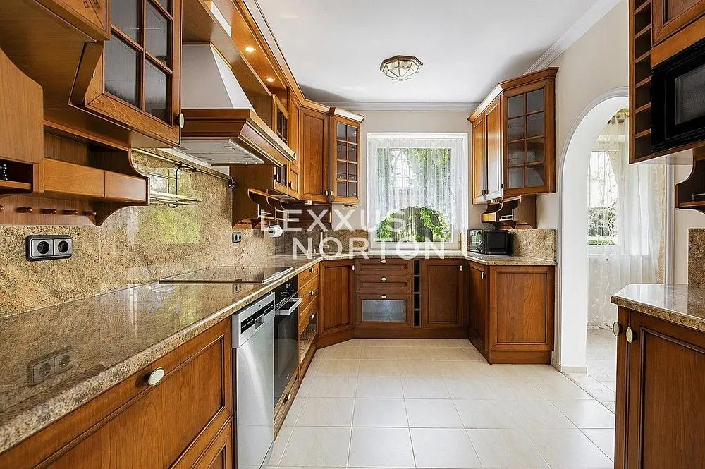 Pronájem domu 480 m², Doubravínova · Řepy