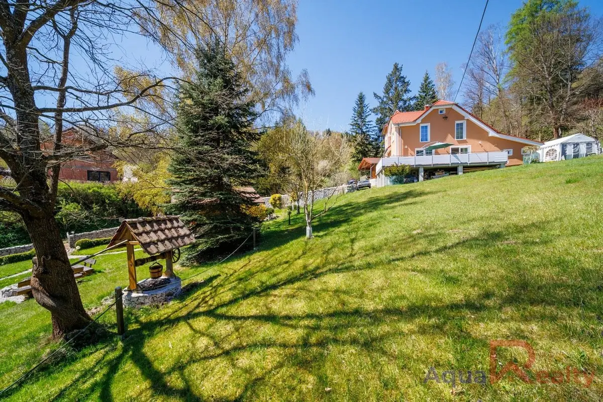 Prodej komerčního prostoru 250 m², Bečov nad Teplou