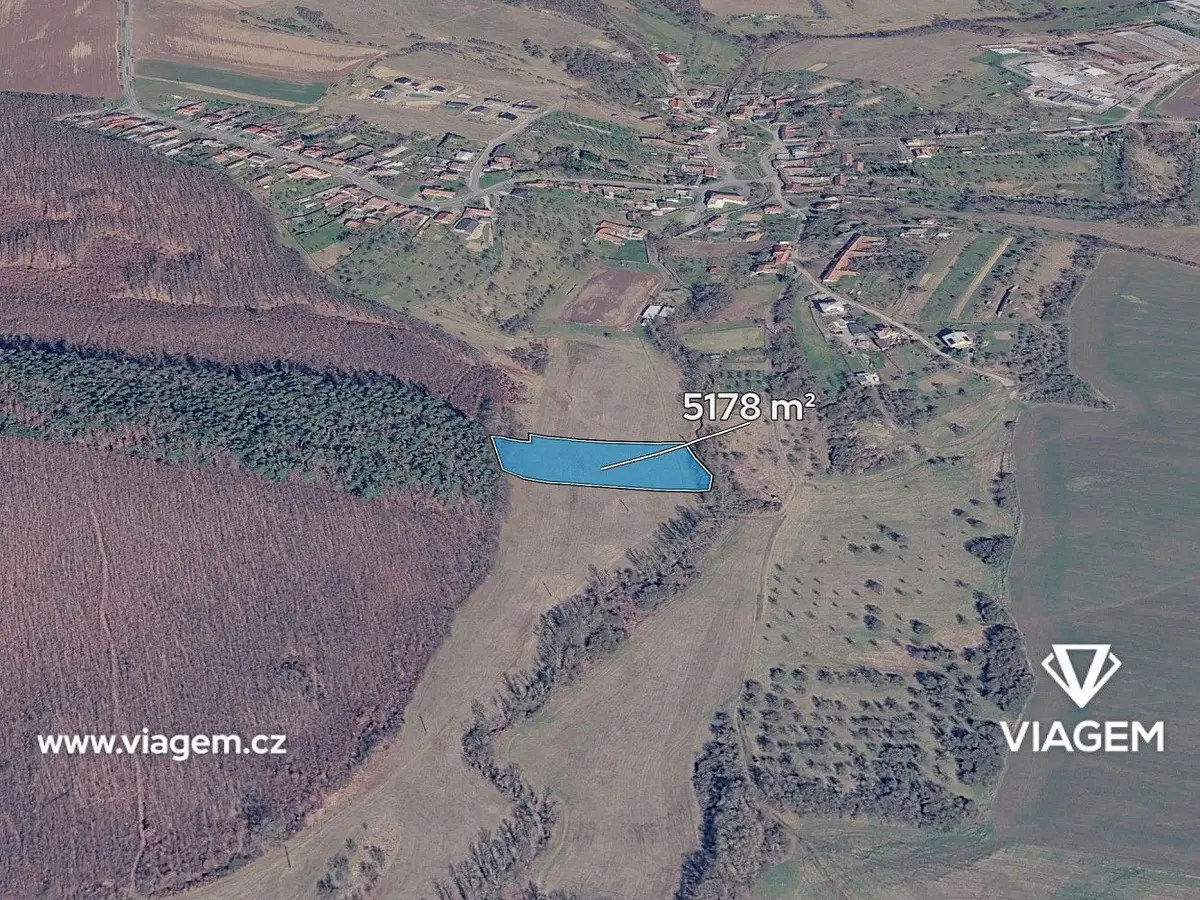 Prodej pozemku 3236 m², Dobrkovice