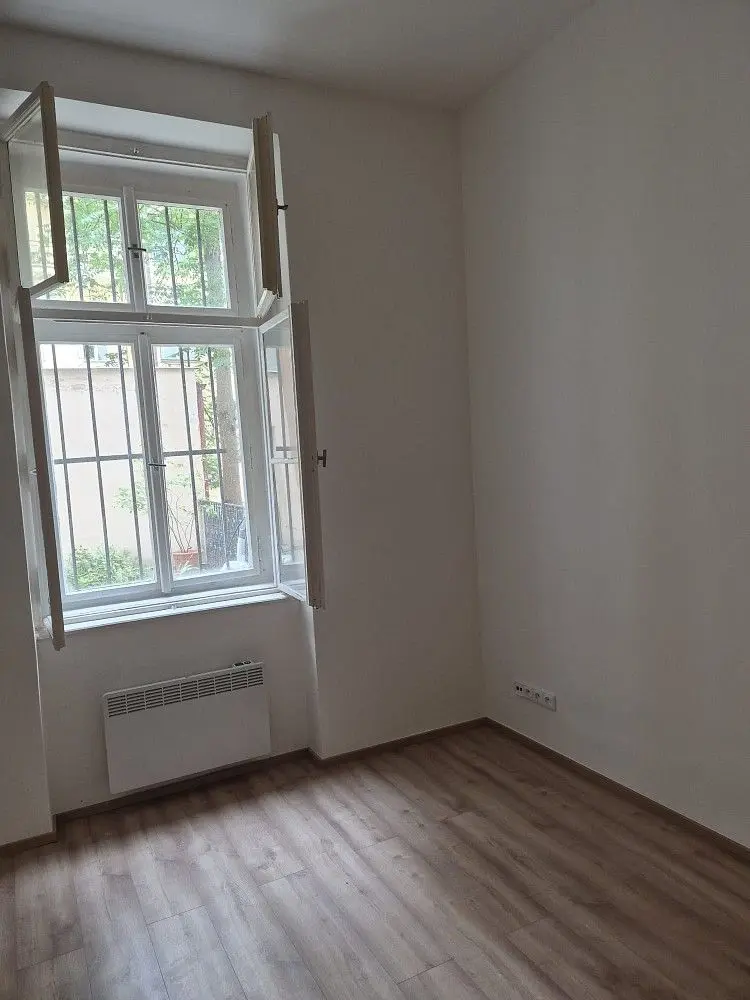 Pronájem bytu 1+1 37 m², U hranic · Strašnice