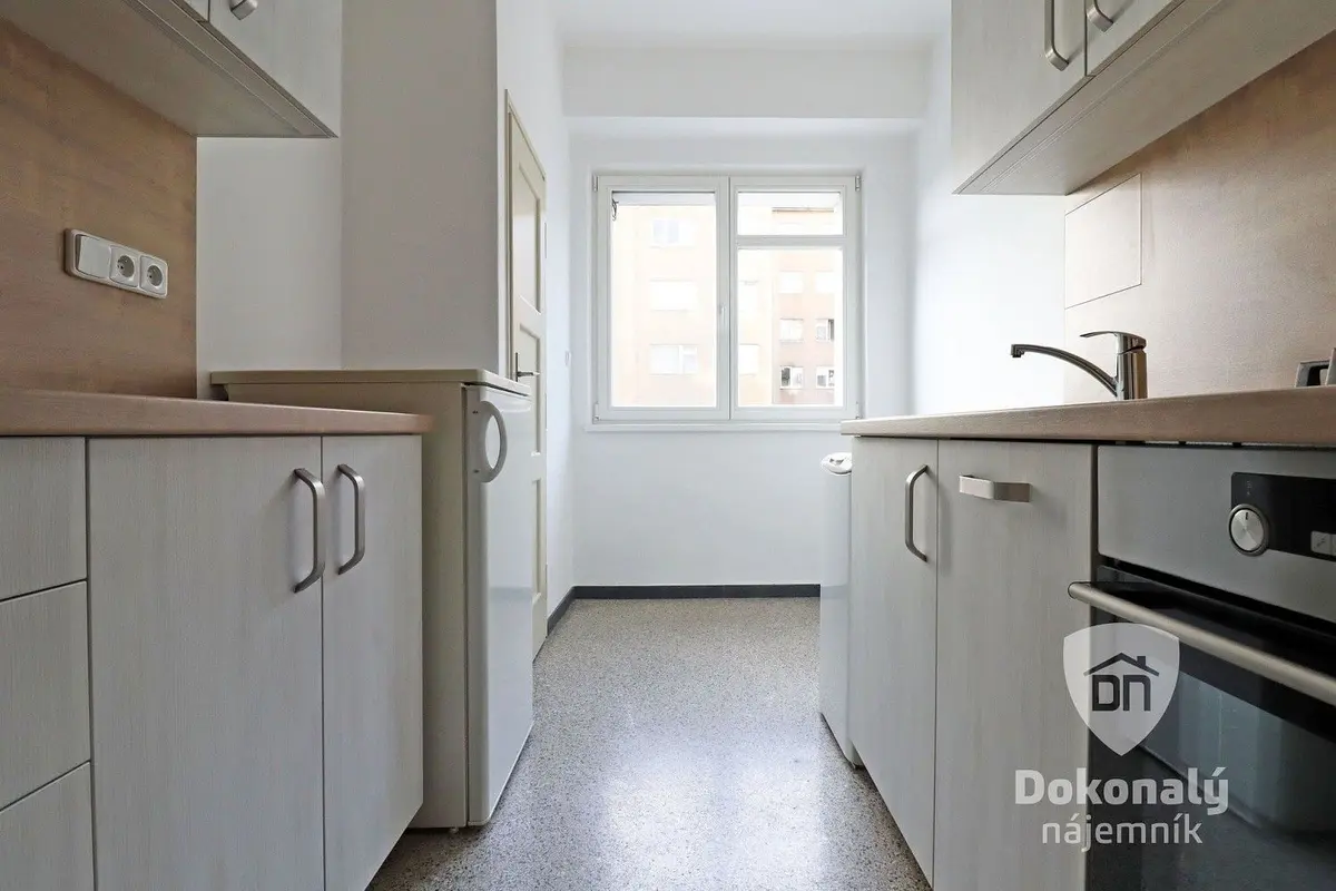 Pronájem bytu 2+1 56 m², Vladivostocká · Vršovice