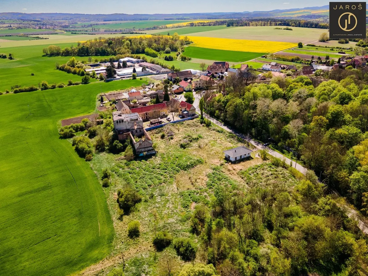 Prodej pozemku 8827 m², Dobříčany · Liběšice