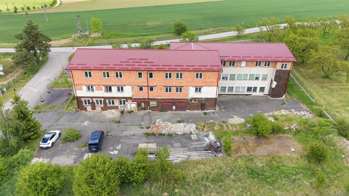 Prodej domu 1650 m², Staré Hobzí
