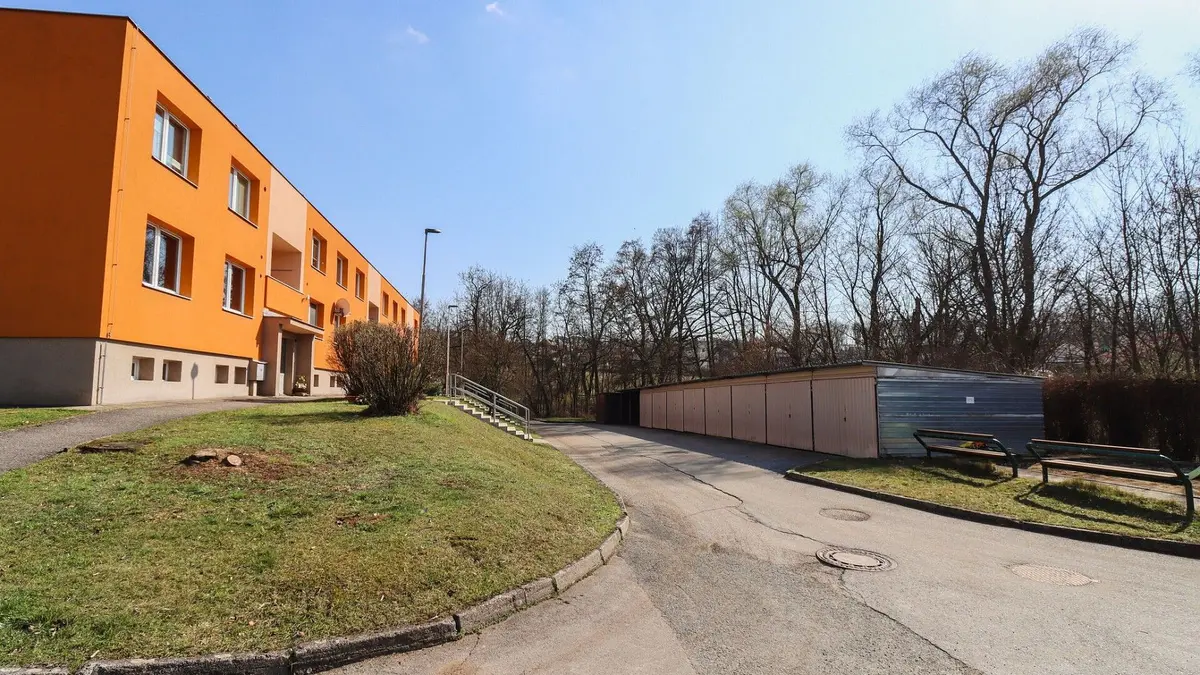 Prodej nemovitosti 12 m², Neslovice