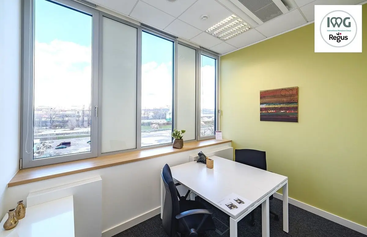 Pronájem komerčního prostoru 10 m², Rohanské nábřeží · Karlín