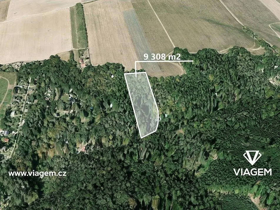 Prodej pozemku 9308 m², Chyňava