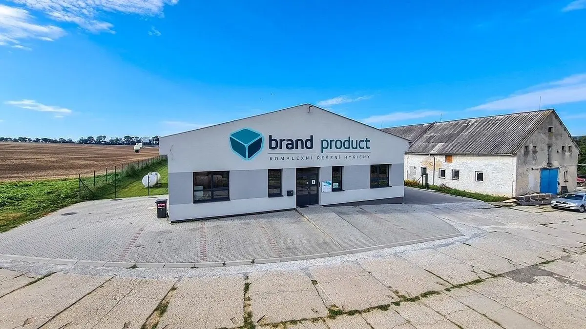Pronájem komerčního prostoru 1046 m², Lutopecny