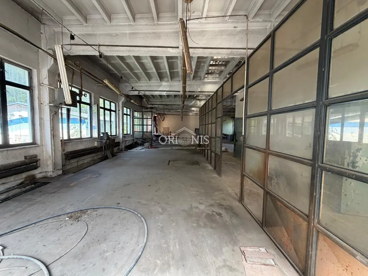 Pronájem komerčního prostoru 450 m², 1. máje · Úštěk