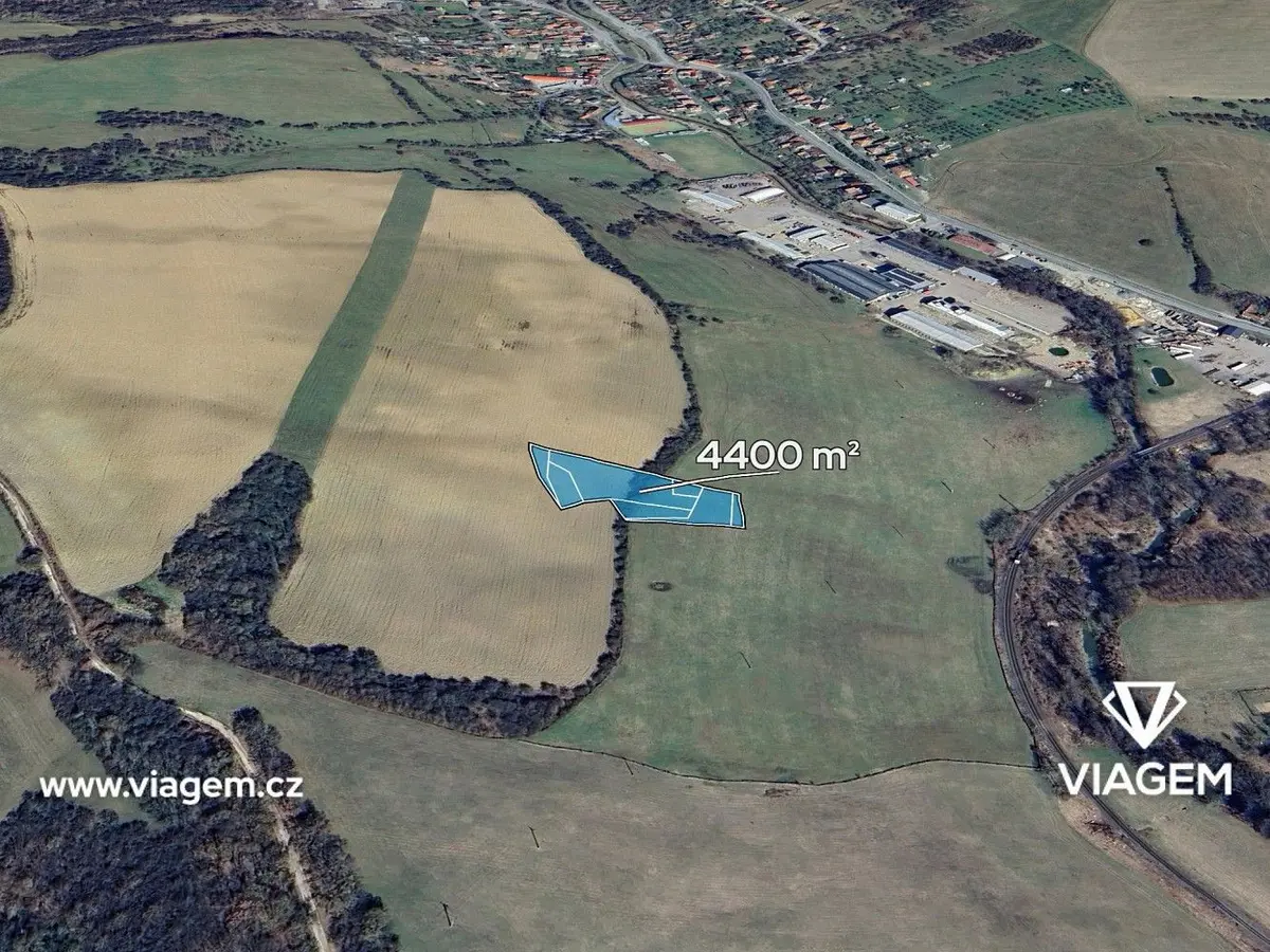 Prodej pozemku 4400 m², Biskupice
