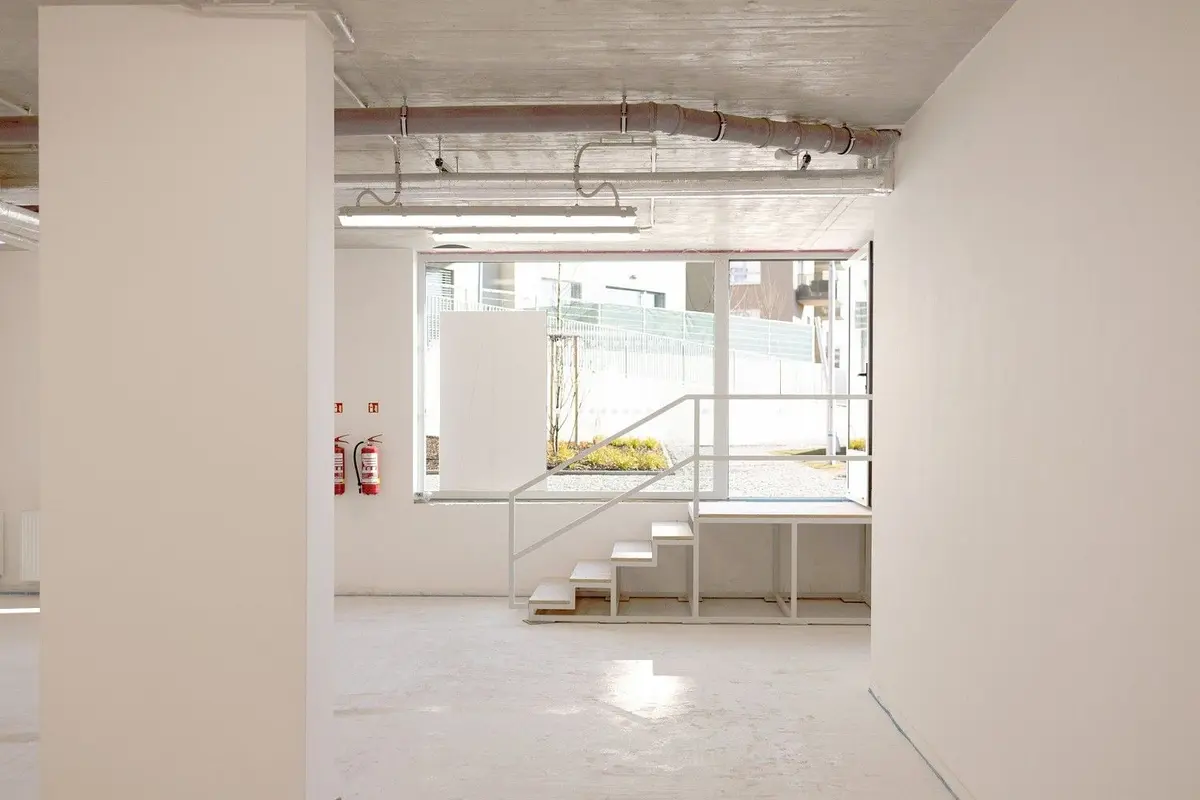 Prodej komerčního prostoru 135 m², Kolmanova · Modřany